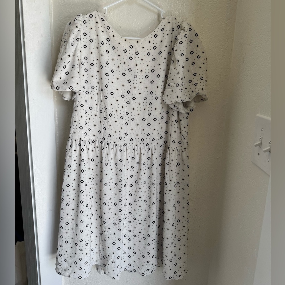 Elegant White and Black Patterned Dress